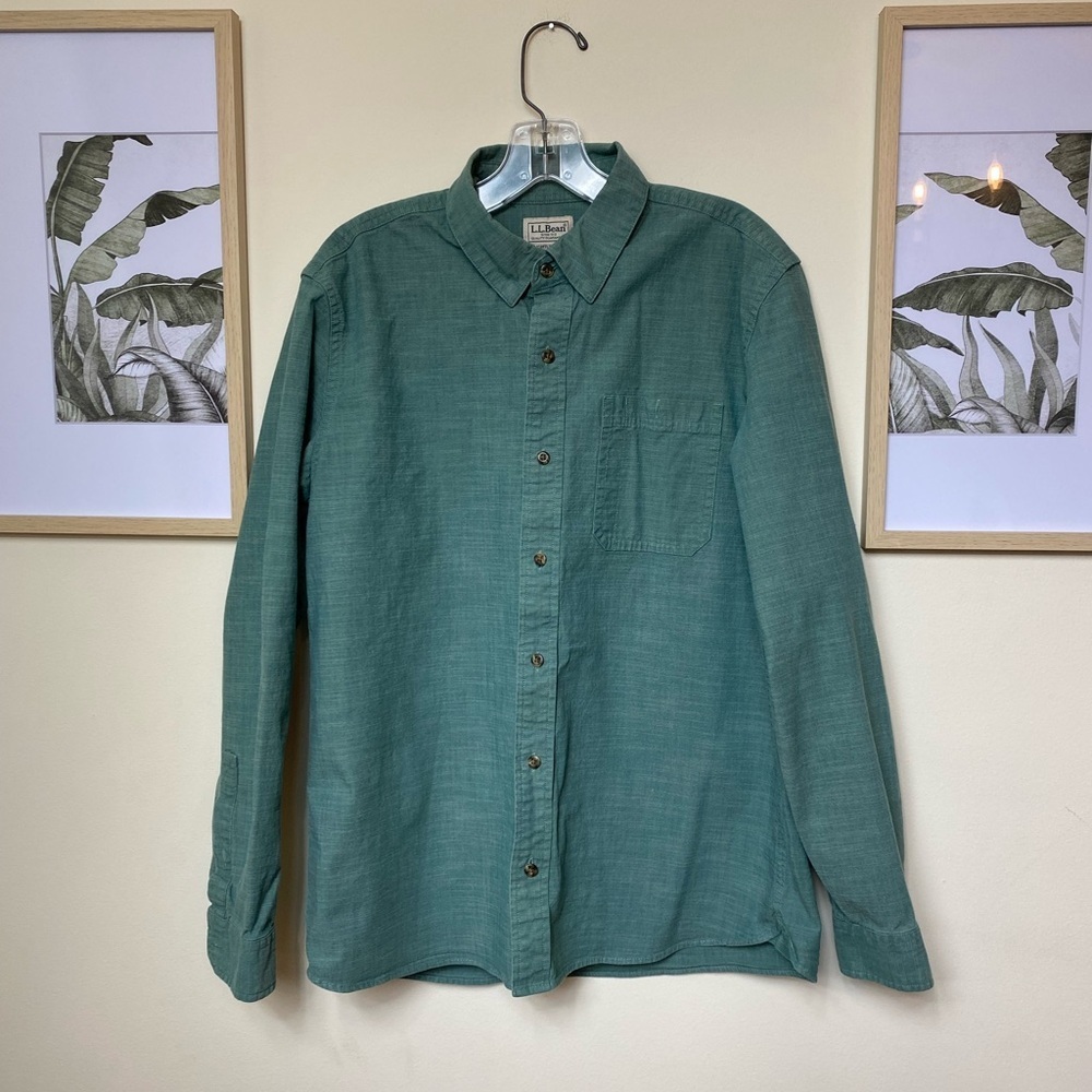 L.L Bean Mens Button Up Slightly Fitted Medium